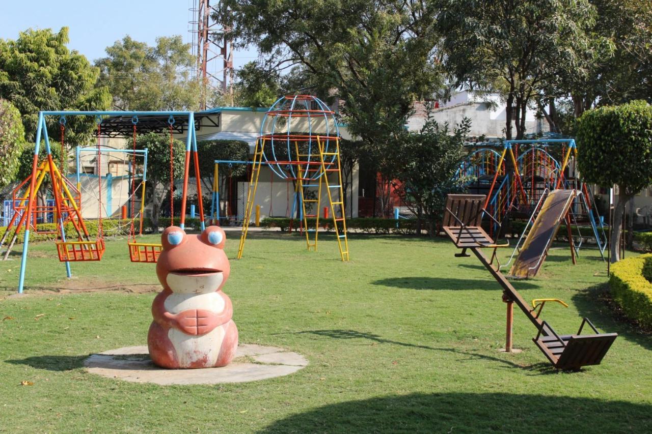 Fun And Food Resort & Holidays Harsola Luaran gambar