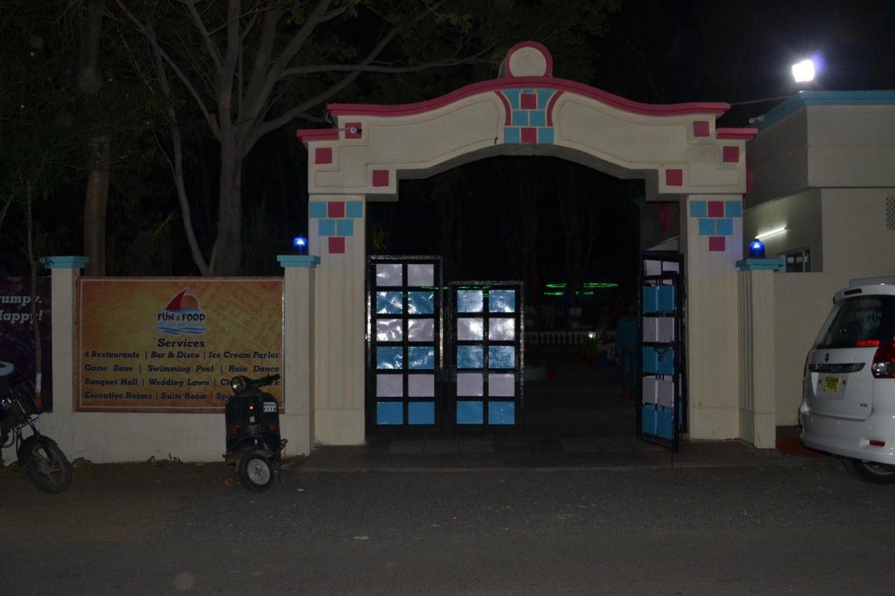 Fun And Food Resort & Holidays Harsola Luaran gambar